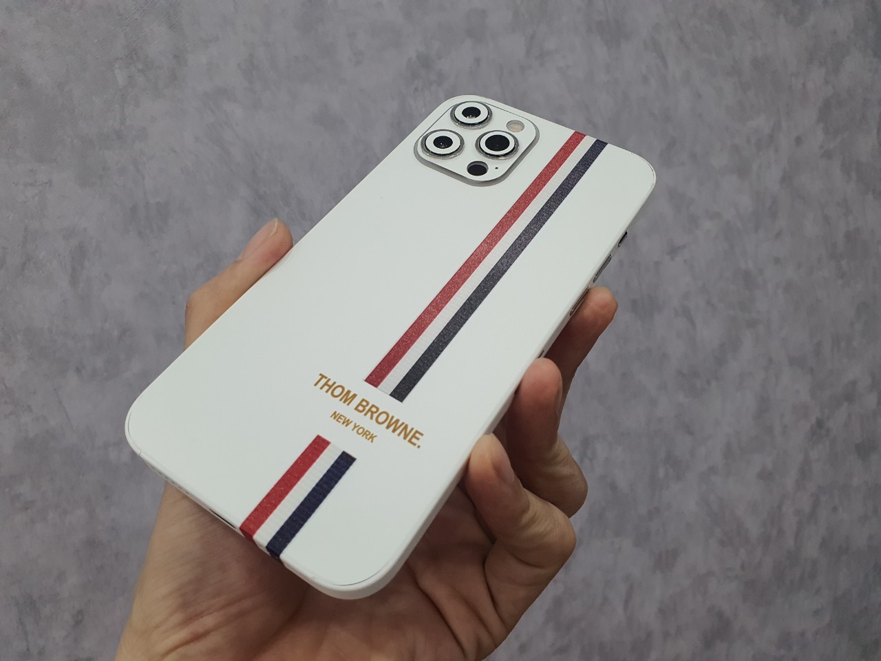 Dán Skin 3M Thom Browne cho iPhone cắt full viền