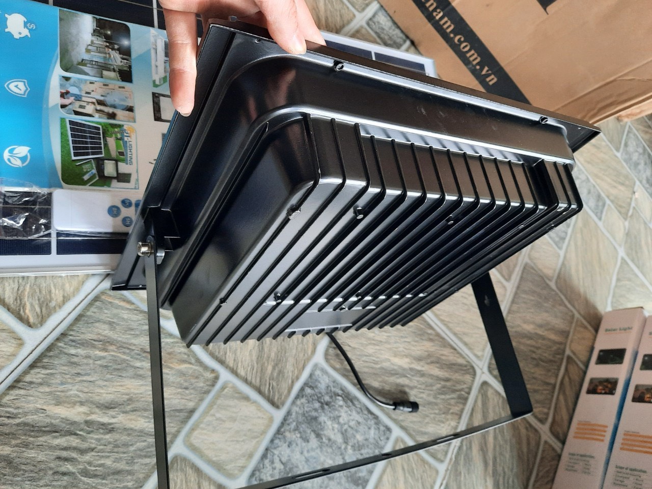 Đèn pha năng lượng mặt trời 300w