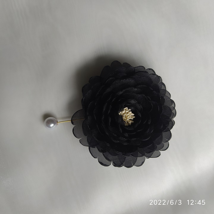 [HCM]Hoa cài áo canto nhụy màu đen