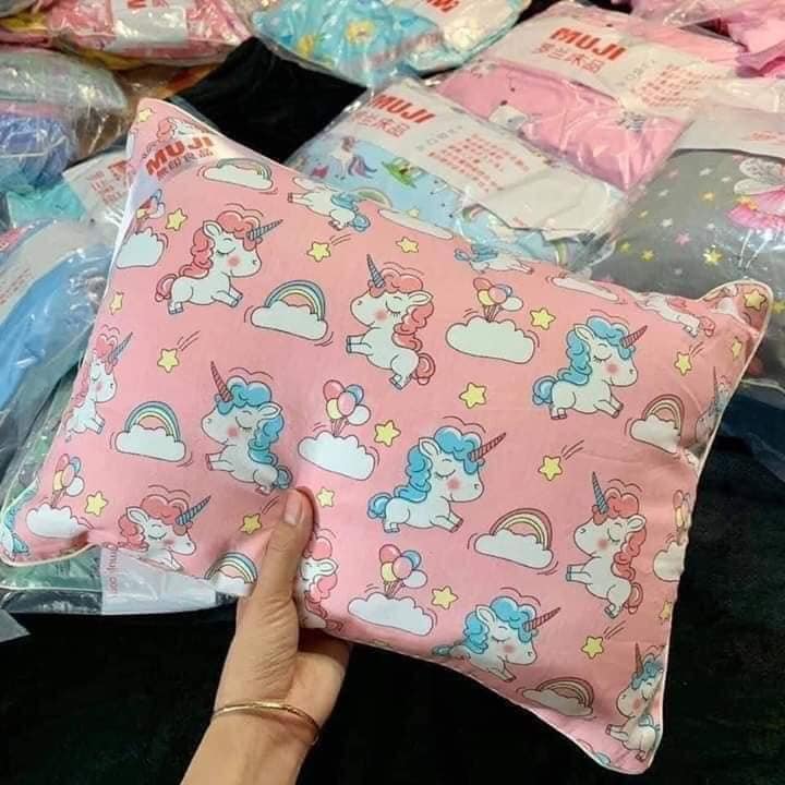 GỐI MUJ CHO TRẺ EM ,SIÊU XINH,SIÊU MỀN GỐI CỰC ÊM (giao màu ngẫu nhiên)