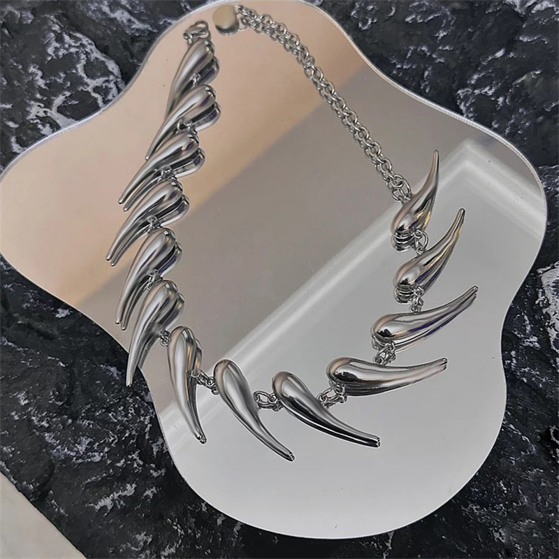 Geometric%20Silver%20Thorns%20Irregular%20Metal%20Necklace%20For%20Men%20Women%20Hiphop%20Punk%20Neck%20Chains%20Short%20Collar%20Necklaces%20Wolf%20Tooth%20Jewelry%20-%20Image%205