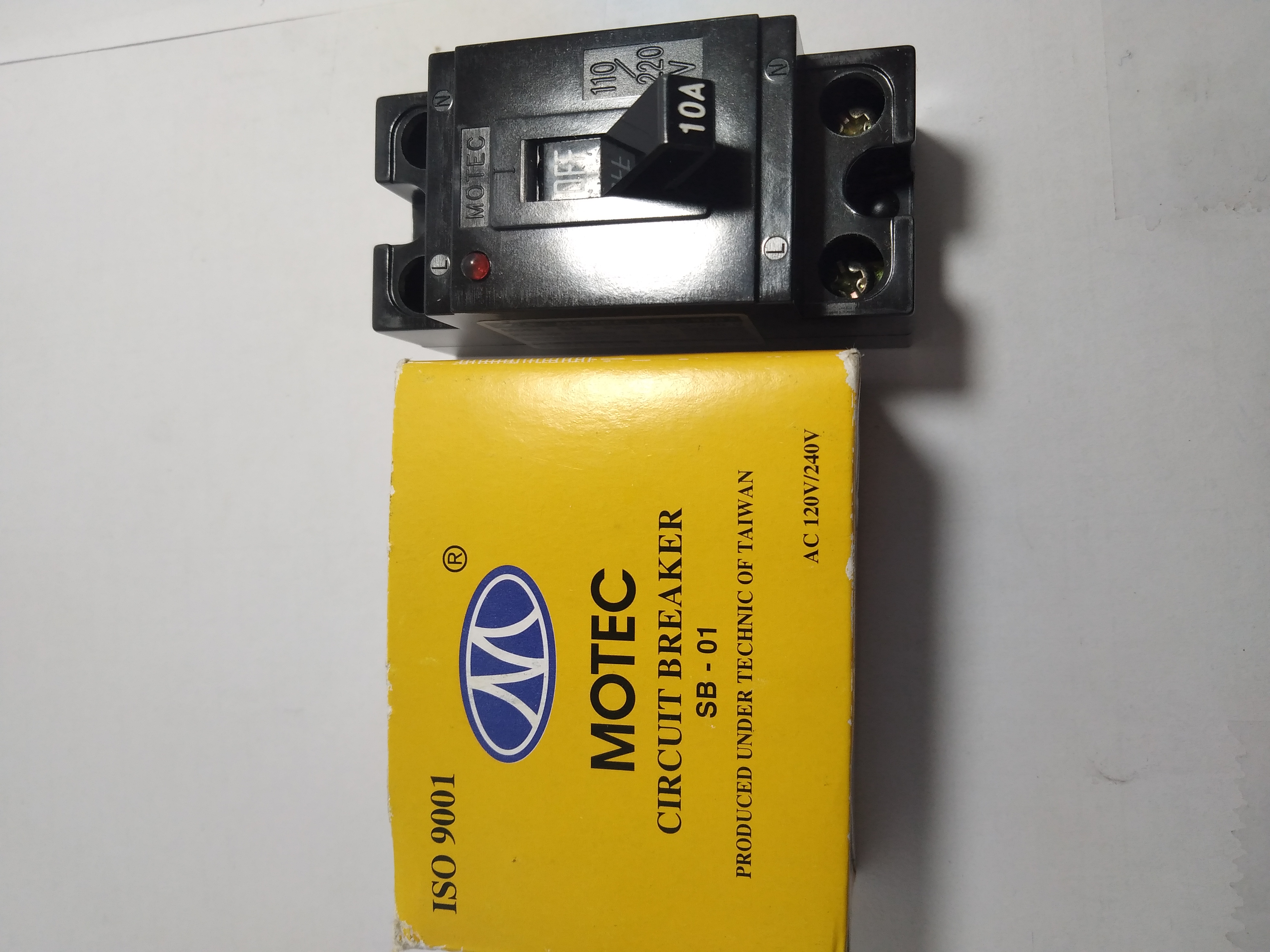 Cầu dao an toàn át cb cóc 20a 30a motec có đèn