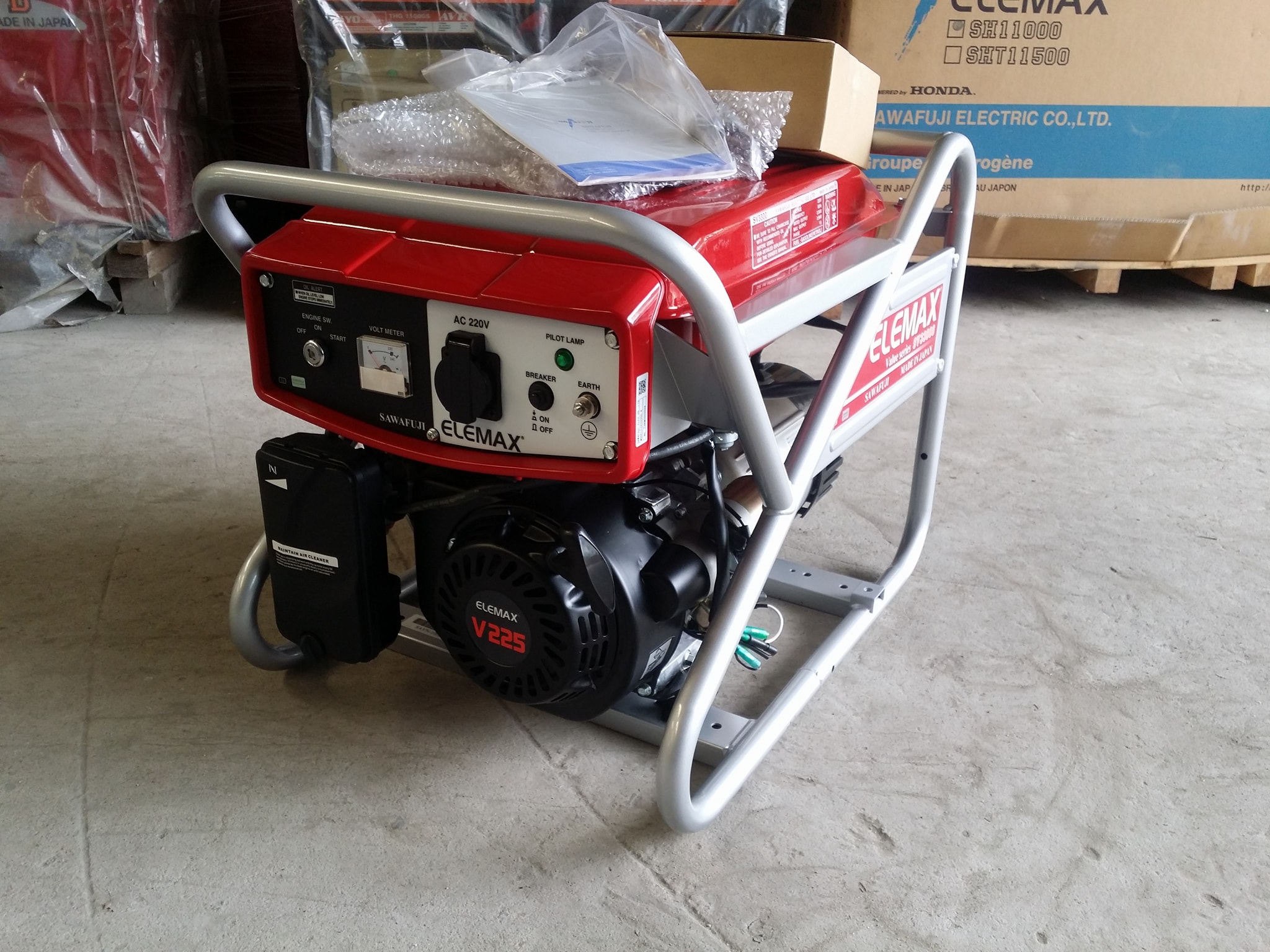 Máy Phát Điện Chạy Xăng 2.5KVA Elemax SV3300S