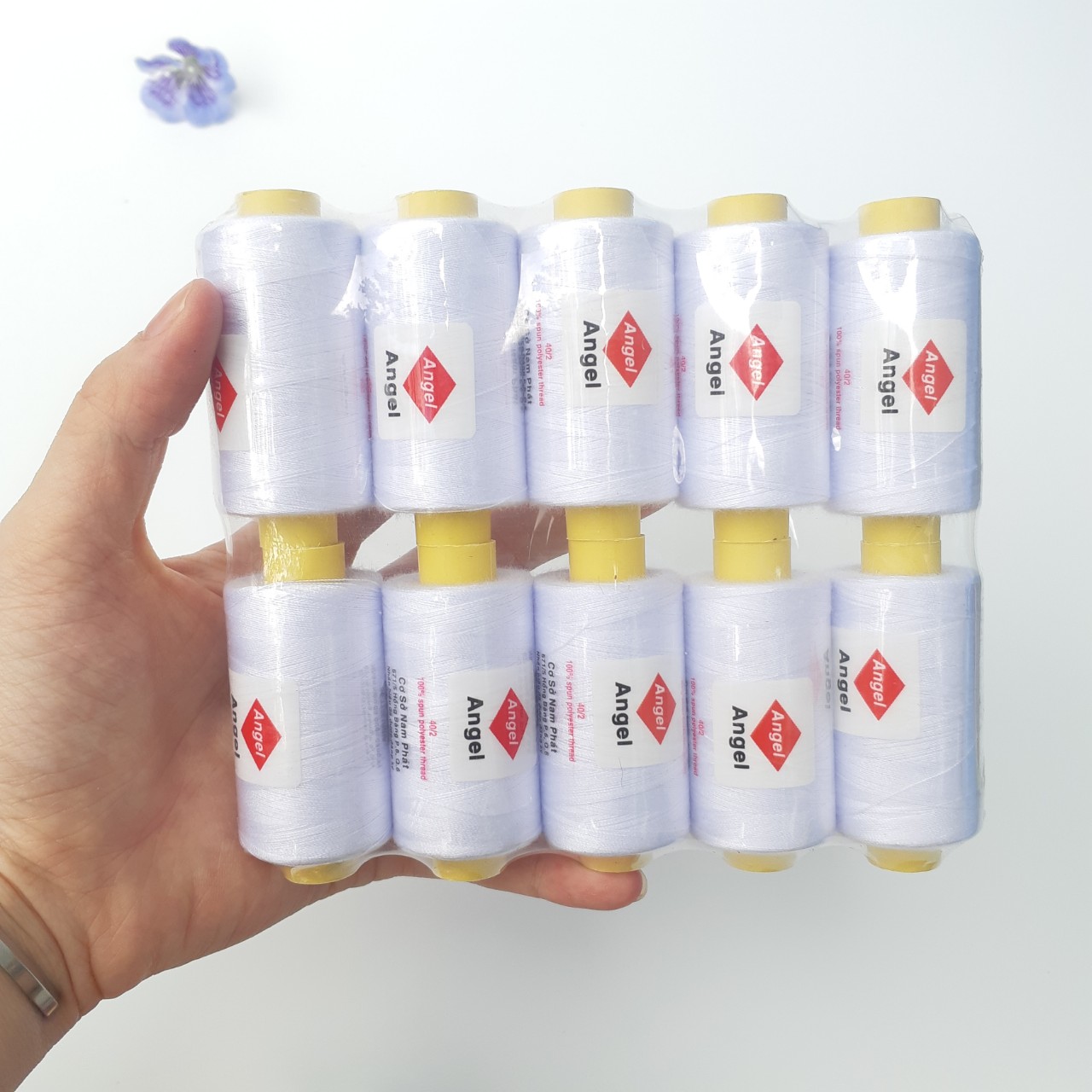 1 Vỉ 10 Cuộn Chỉ Lớn May Vá Quần Áo(Có 3 Loại :TRẮNG ,ĐEN ,ĐỦ MÀU)