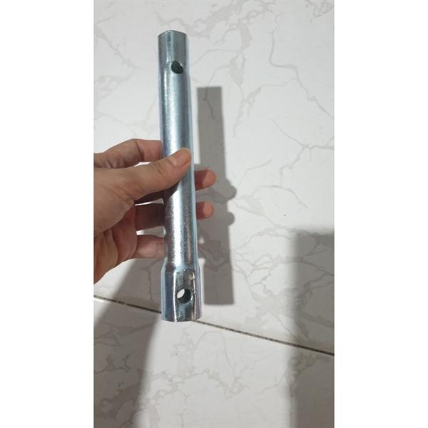 Típ mở bugi 17 x 21 / tuýp mở bugi máy nổ