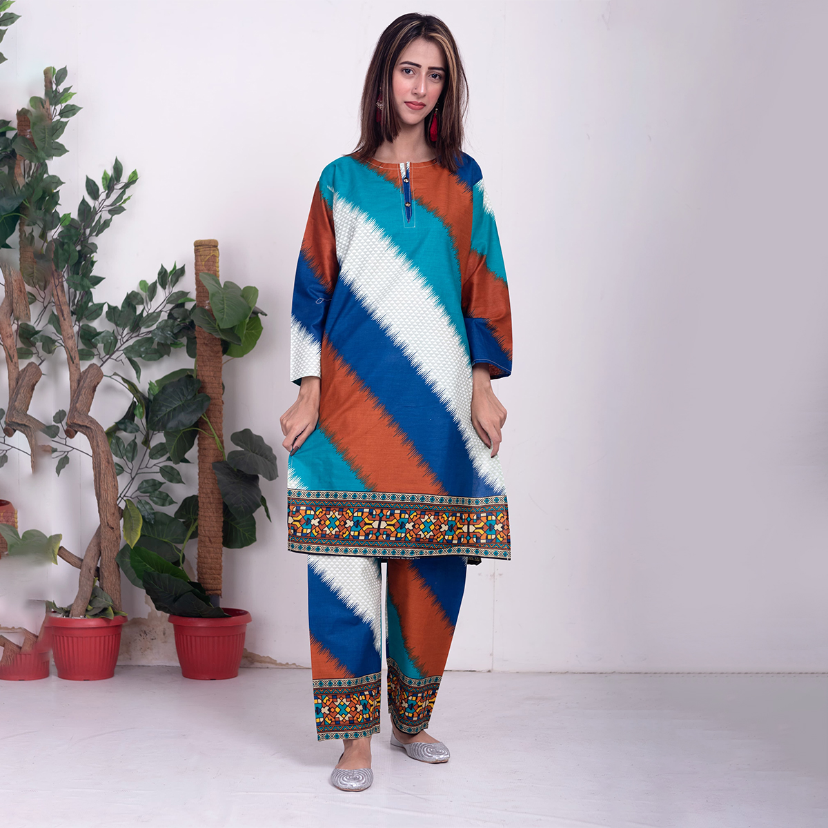 Stitched%20Lawn%202pc%20Suit%20/%20Readymade%20/%20New%20Trend%202025%20/%20Clearance%20Sale%20/%20Women%20Clothing%20Fashion%20-%20Summer%20Collection%20-%20lawn%202%20piece%20suit%20-%20lawn%20suit%20-%20lawn%20dress%20-%20Image%202