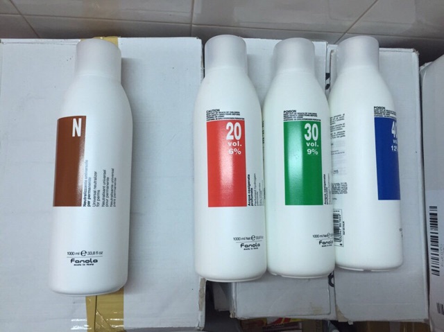 Oxy trợ nhuộm Fanola Perfumed Hydrogen Peroxide 1000ml(NEW-2024)