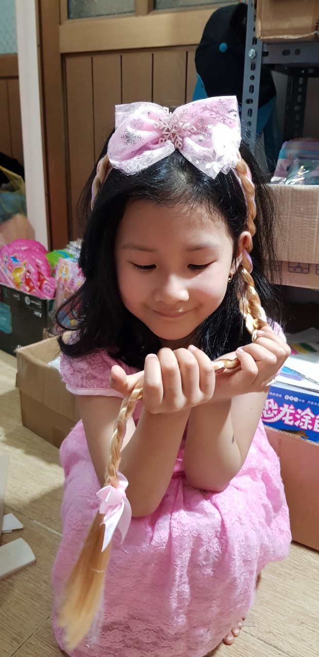 Bờm tóc giả Elsa gắn vương miện cho bé