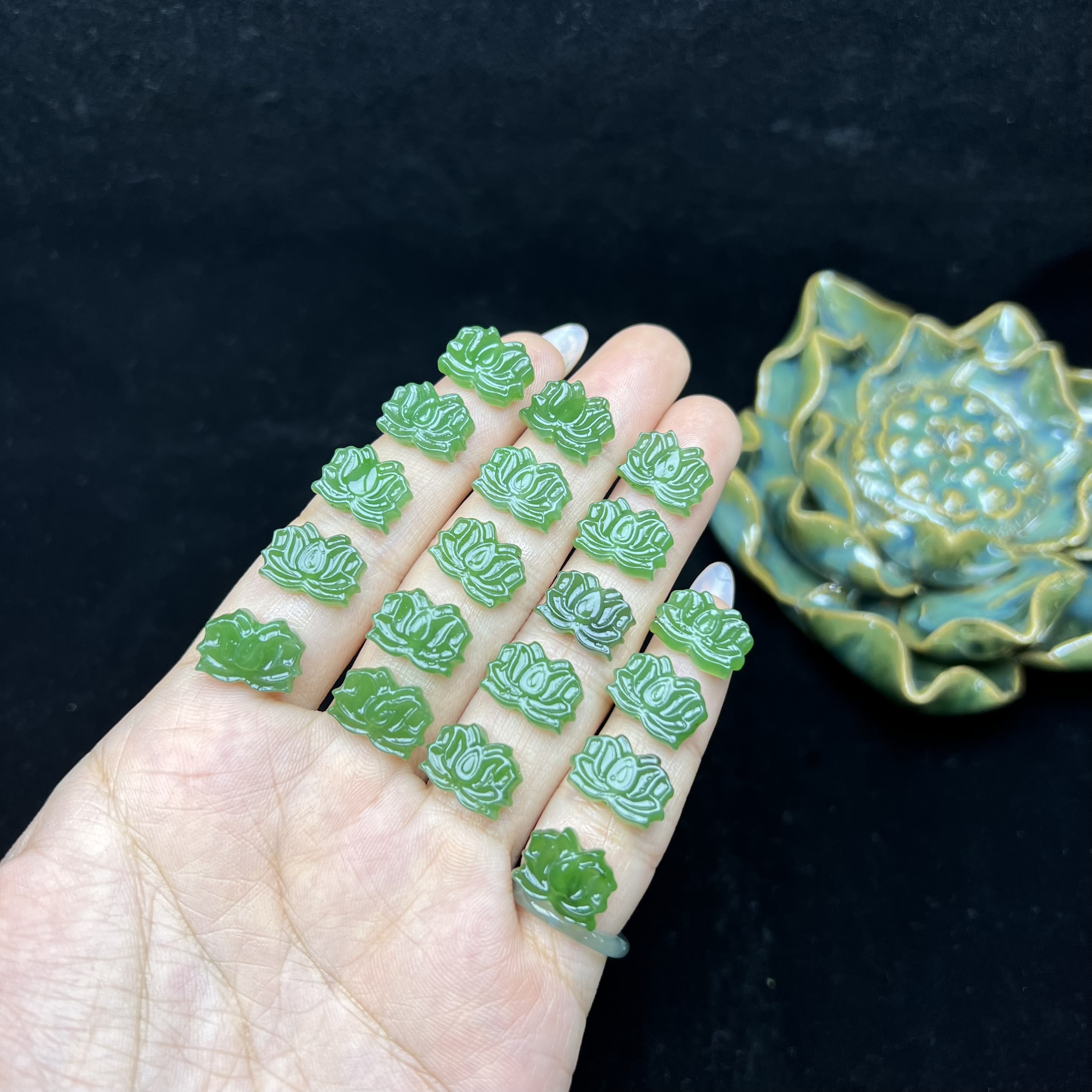 Charm hoa sen ngọc bích tự nhiên, mix vòng hoặc làm mặt dây chuyền