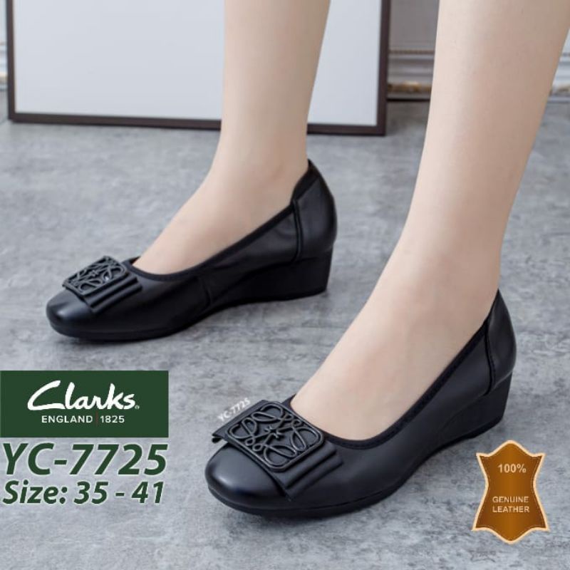 Clarks low wedge on sale shoes