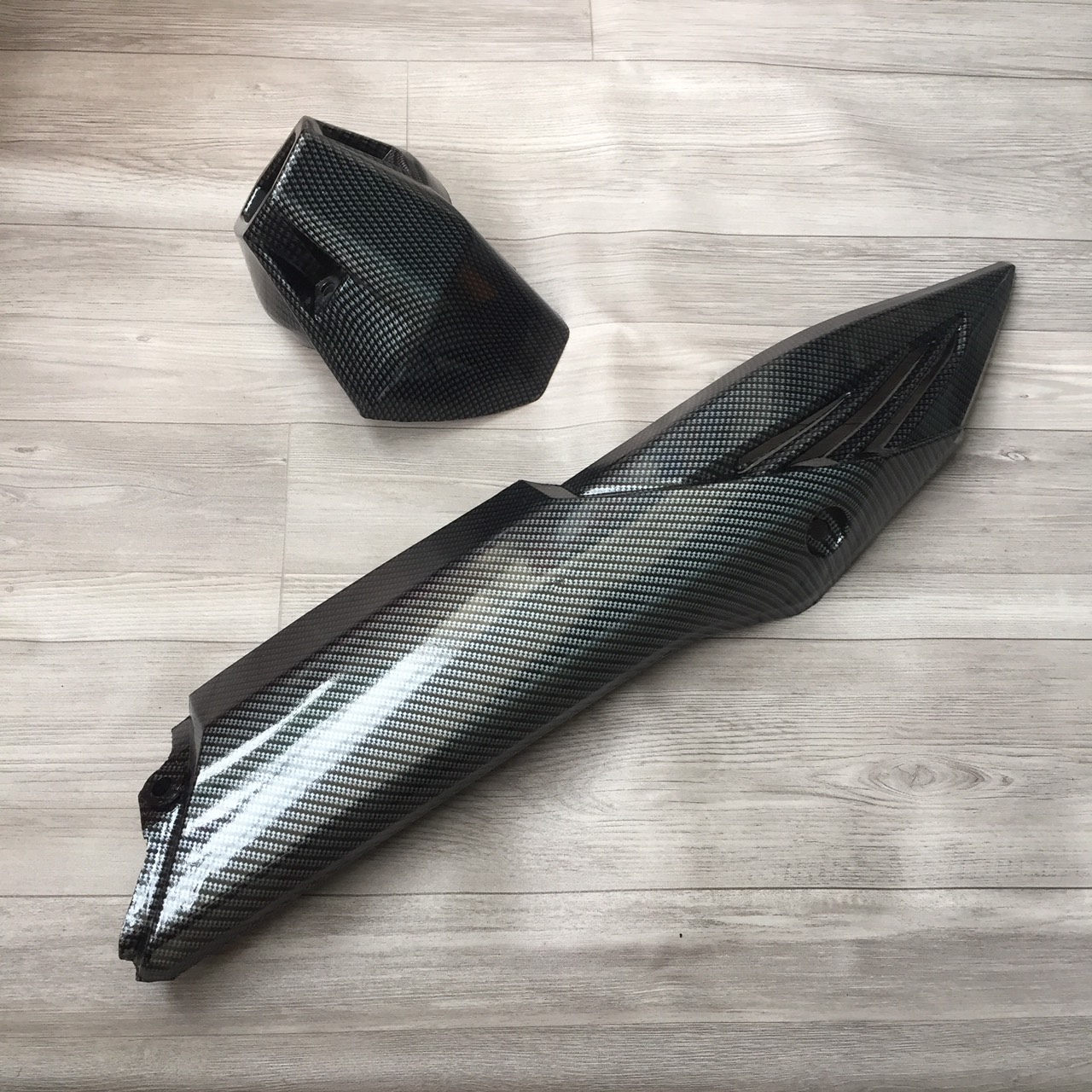 Ốp pô Winner V1 đen - carbon