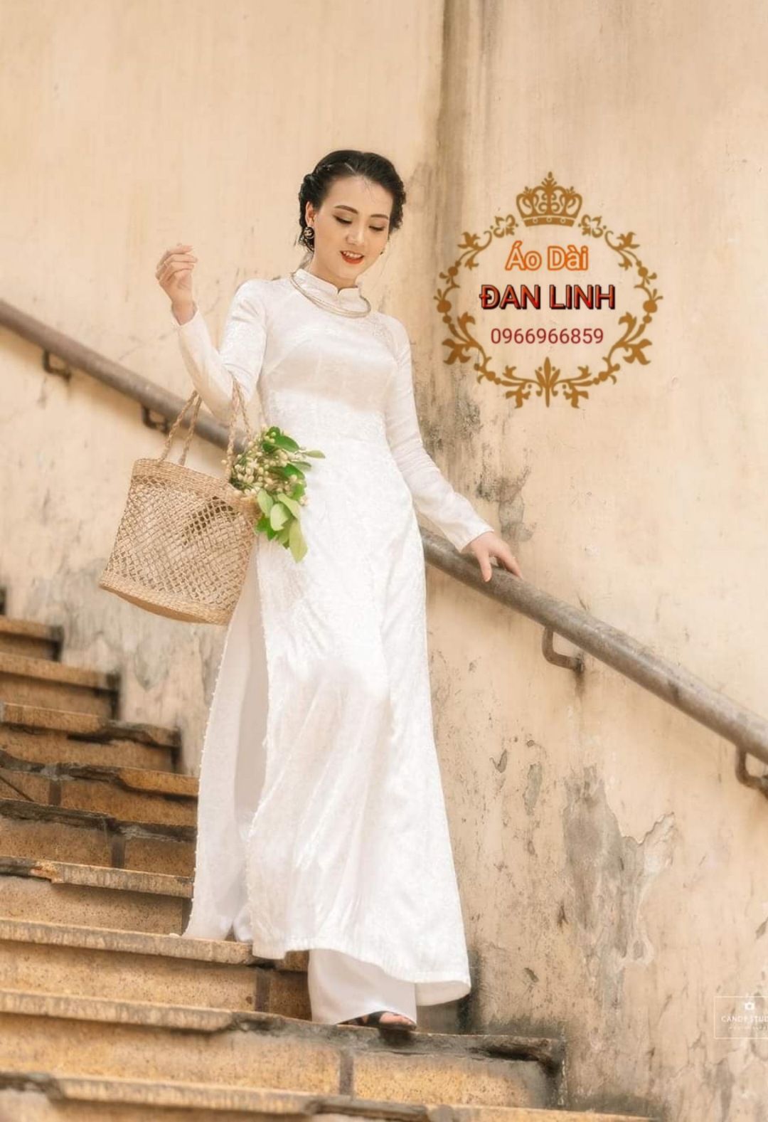 Áo dài gấm tơ mềm và có giãn 2 màu đỏ và trắng trẻ trung sang trọng – Áo Dài Đan Linh
