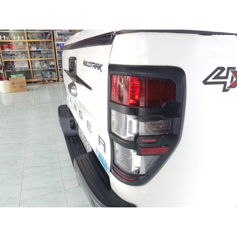 ỐP ĐÈN HẬU FORD RANGER
