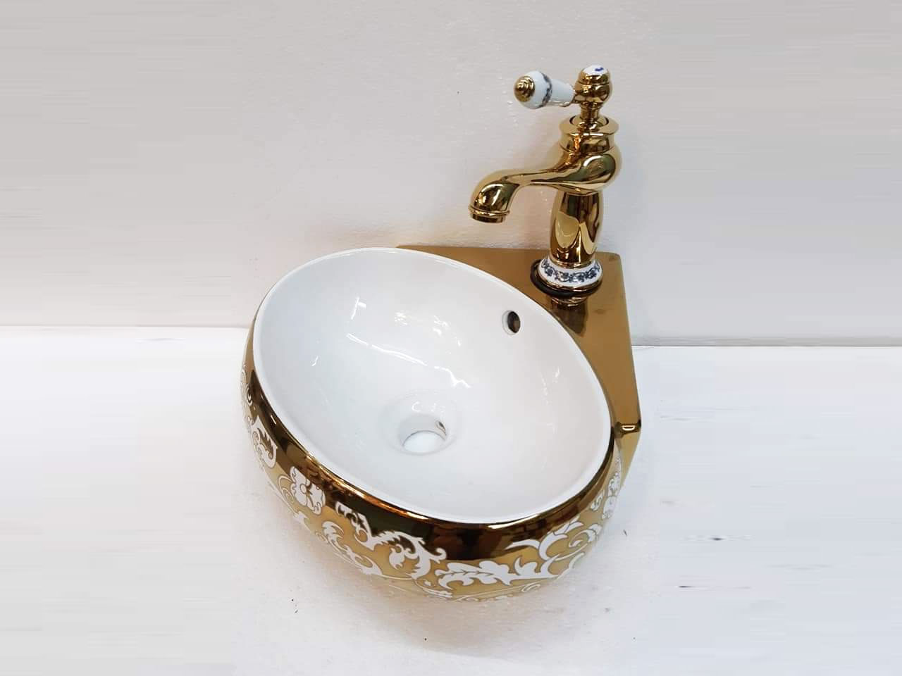 CHẬU LAVABO RỬA MẶT GÓC HOA VĂN GC HV