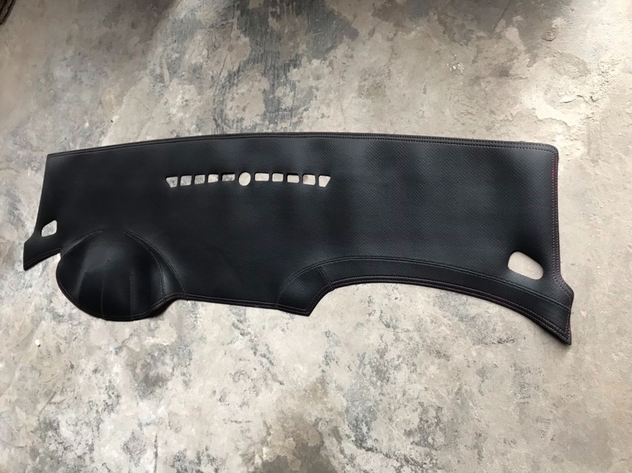 Thảm Taplo Da Vân Carbon Cao Cấp Chevrolet Cruze (các đời giống nhau)