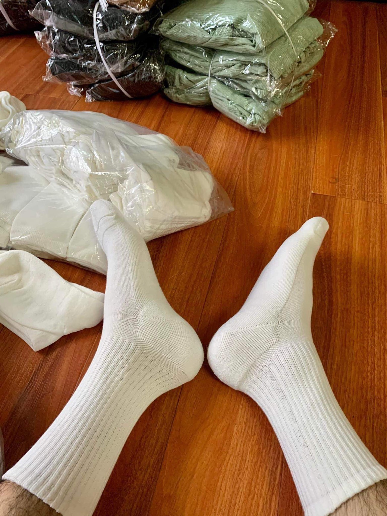 Tất dài vớ Nam Nữ Trơn Trắng Đen Basic Cotton