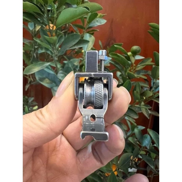 Chân vịt chống nhăn may lé,may gân sắc nhiễn có rãnh 1/8 - 3li2