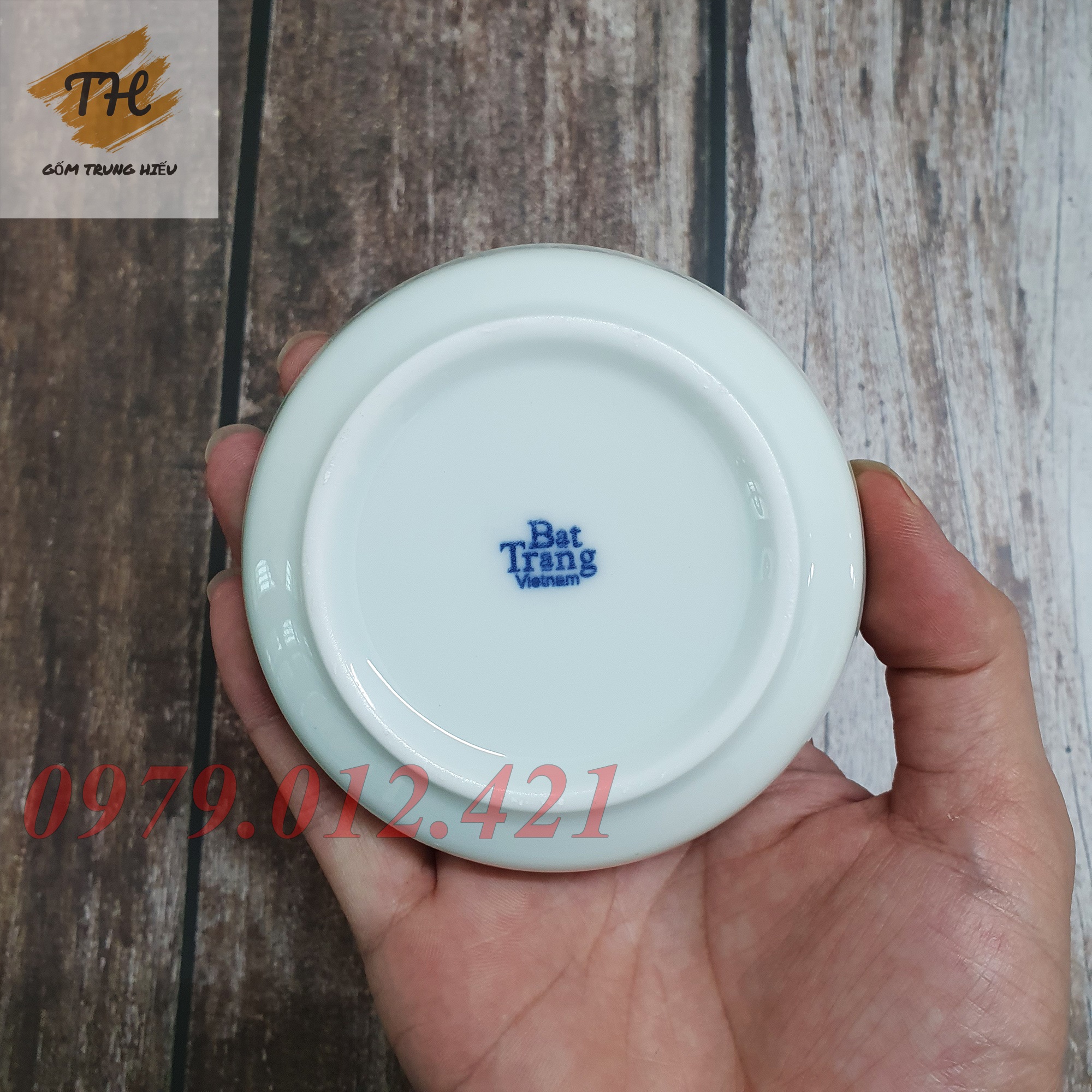 Chén, đĩa lẻ men lam Bát Tràng kẻ vàng kim