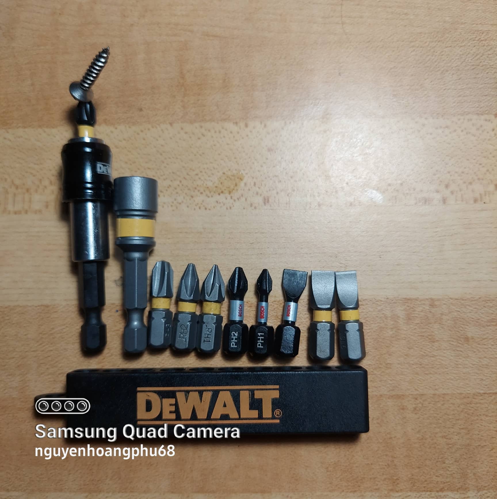 Bộ mũi vít Dewalt lực hít mạnh 2.5cm