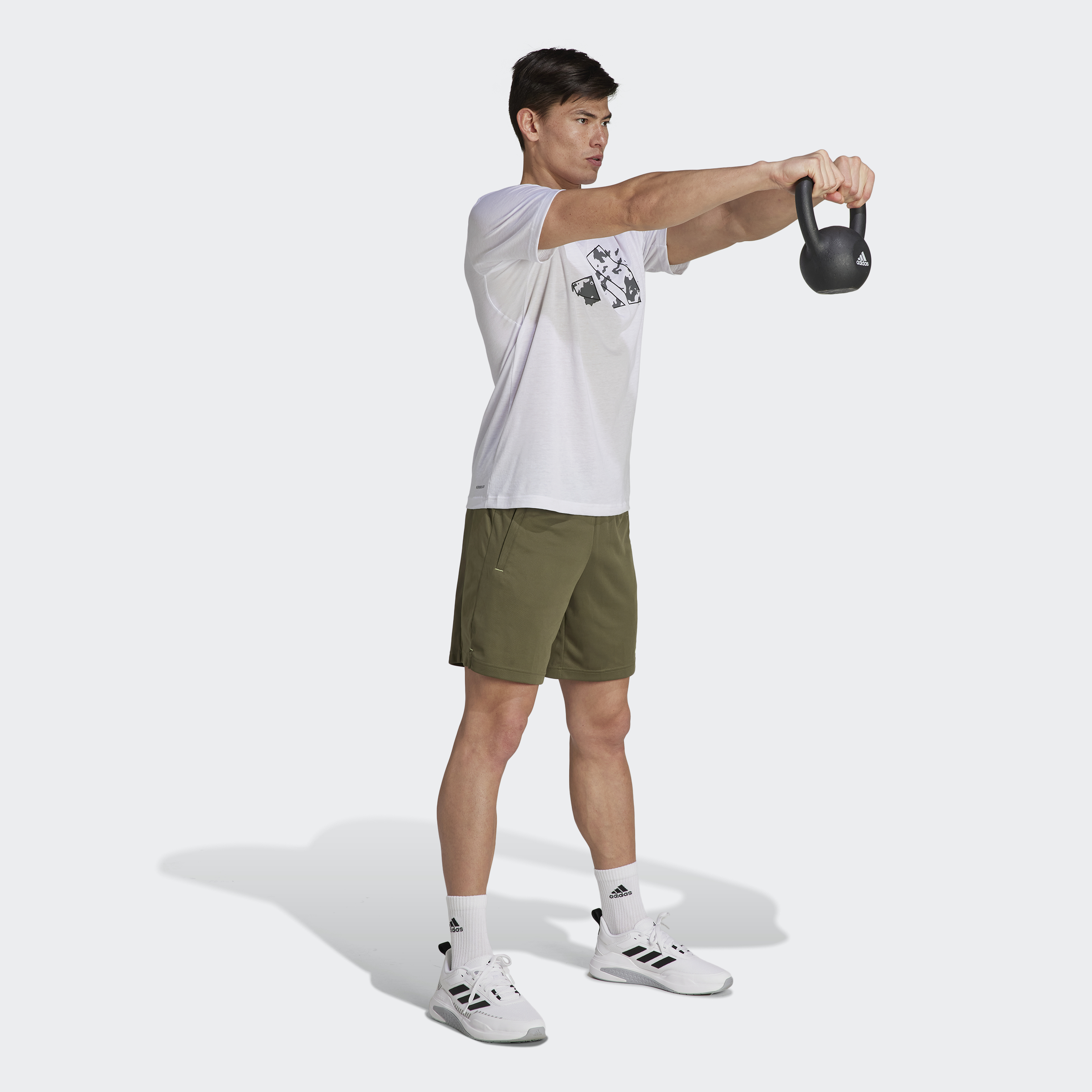 Adidas Tập luyện Quần Short Rằn Ri Seasonal Train Essentials Nam màu xanh lá IJ9615