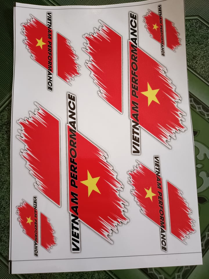 tem tấm logo lá cờ đỏ VN kt 20x25cm