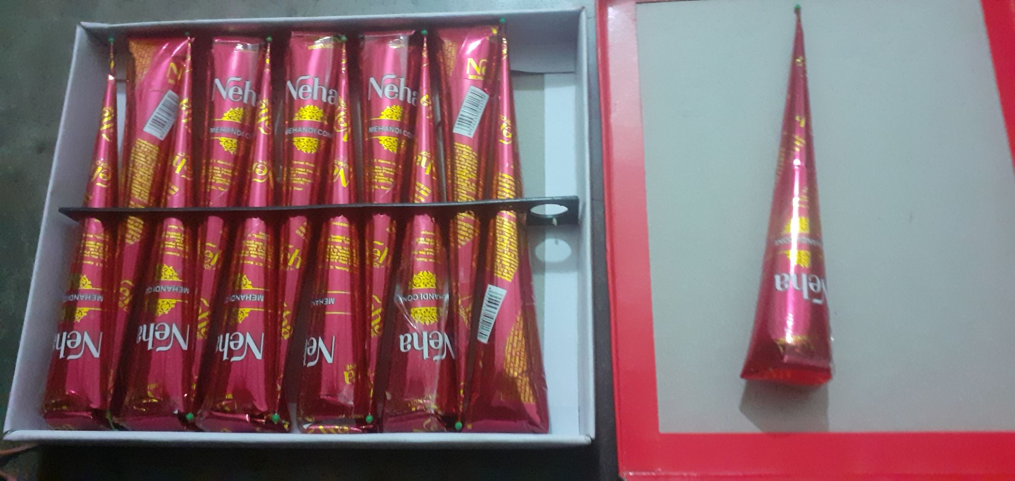 2 Pieces Neha red color mehedi cones -2 pieces. 