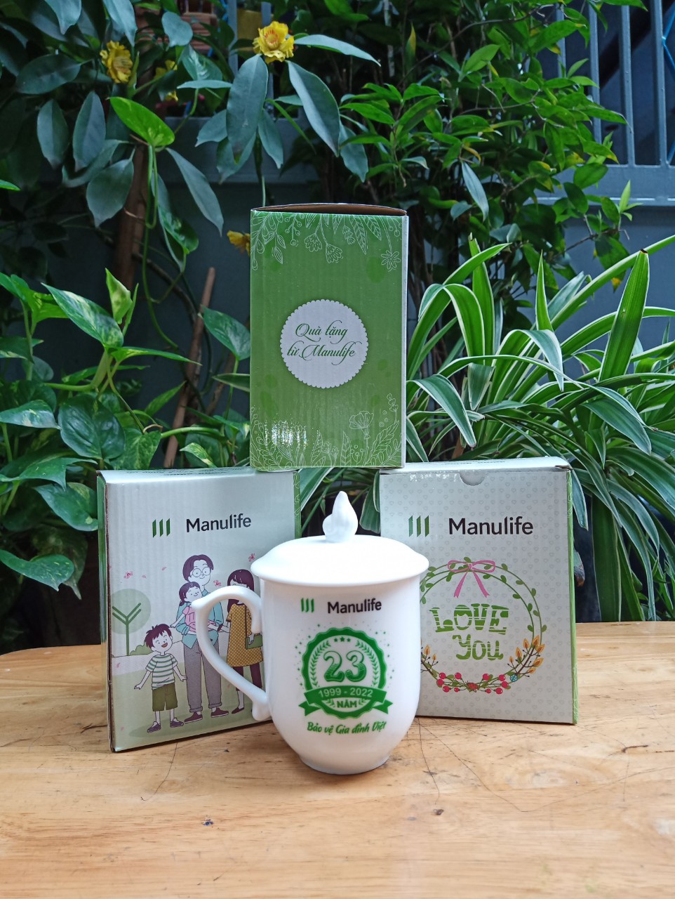 Ly sứ nắp lửa quà tặng MANULIFE (có kèm hộp)