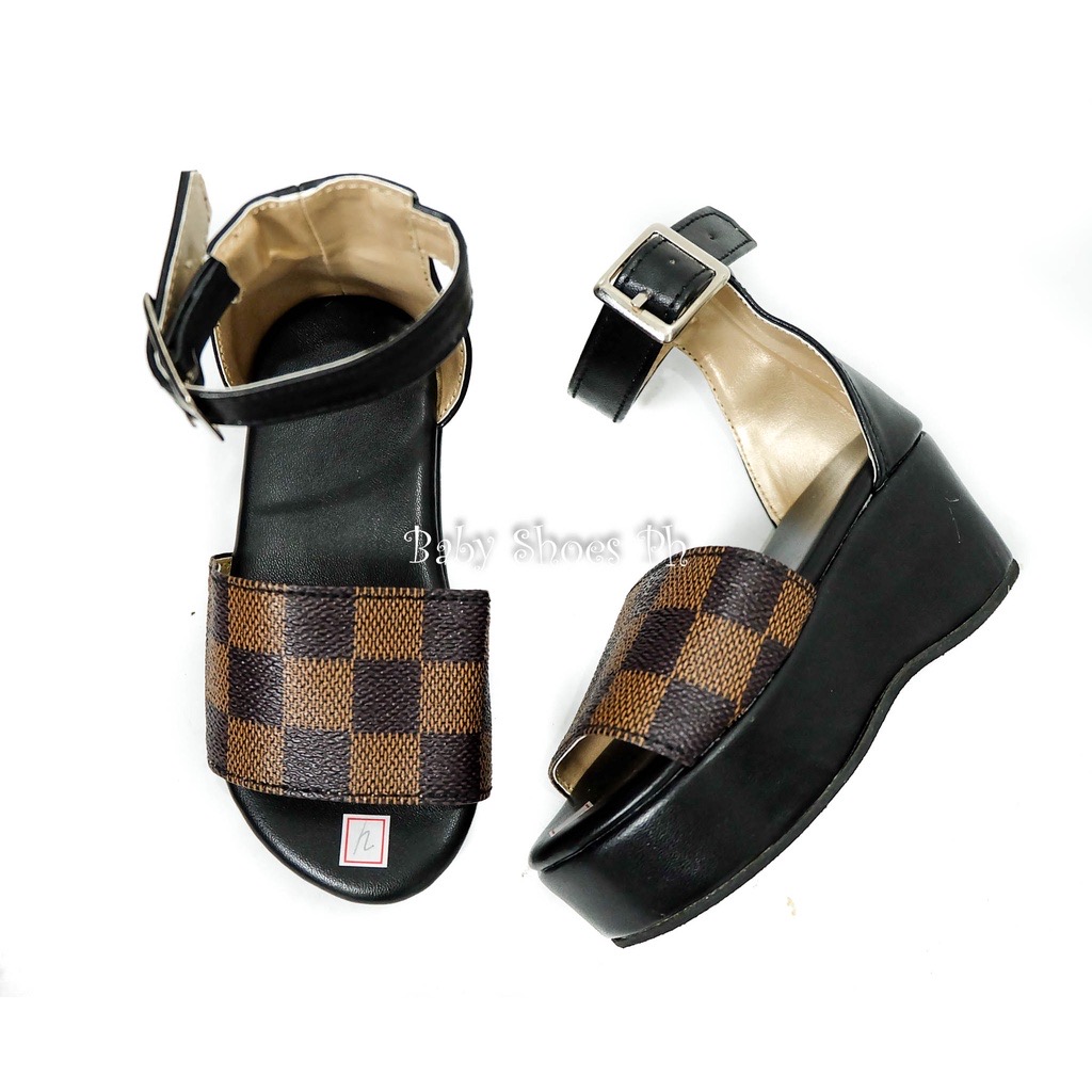 Lv hot sale baby sandals