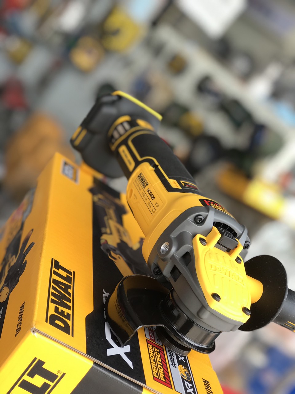 Chính hãng - máy mài góc dùng pin 20v và pin flexvolt dewalt dcg409n - b1 - may cn mien nam