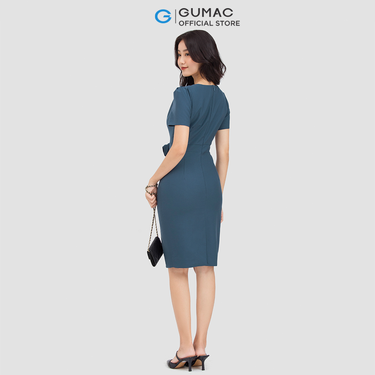 Đầm bút chì GUMAC DC06060 cổ xếp ly