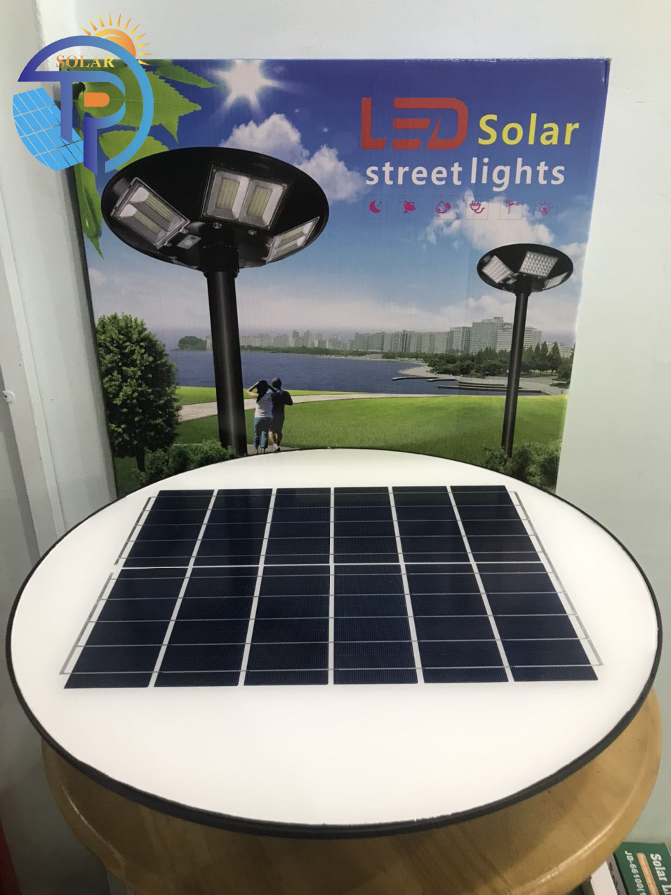Đèn Năng lượng mặt trời 250W (Đèn UFO) - Tấn Phát Solar