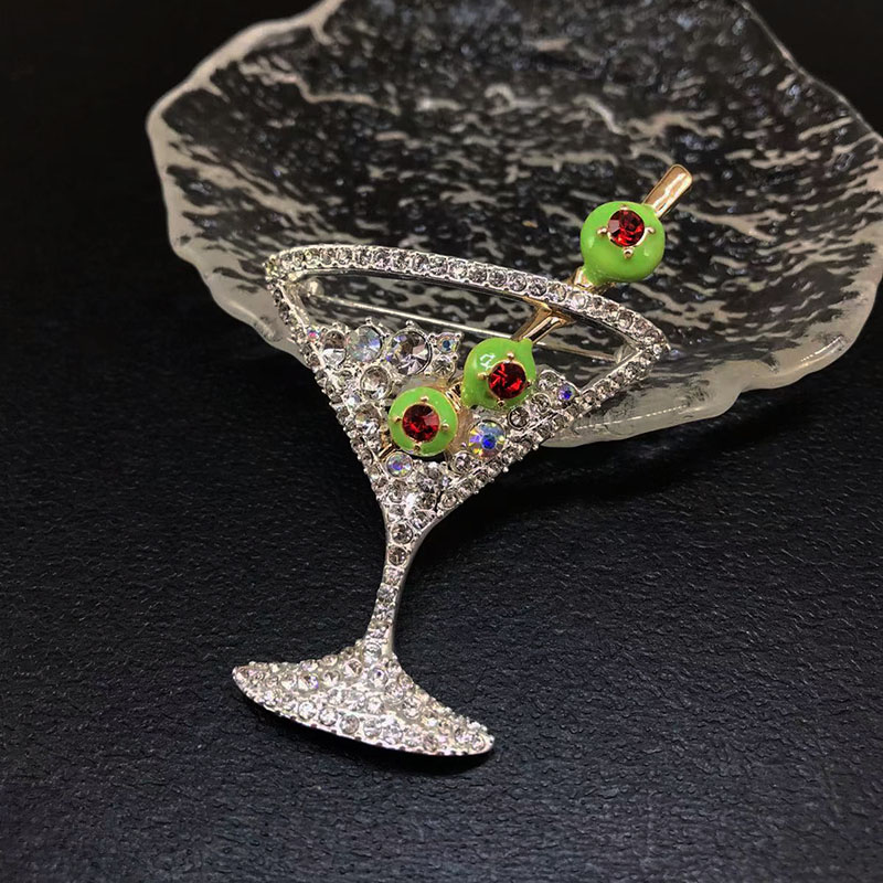 Yuanyan Fashion Cute Summer Juice Cup funny Luxury Brooch For Women, Designer Shiny Cup Pins For Backpack Clothing Decorative Jewelry. 