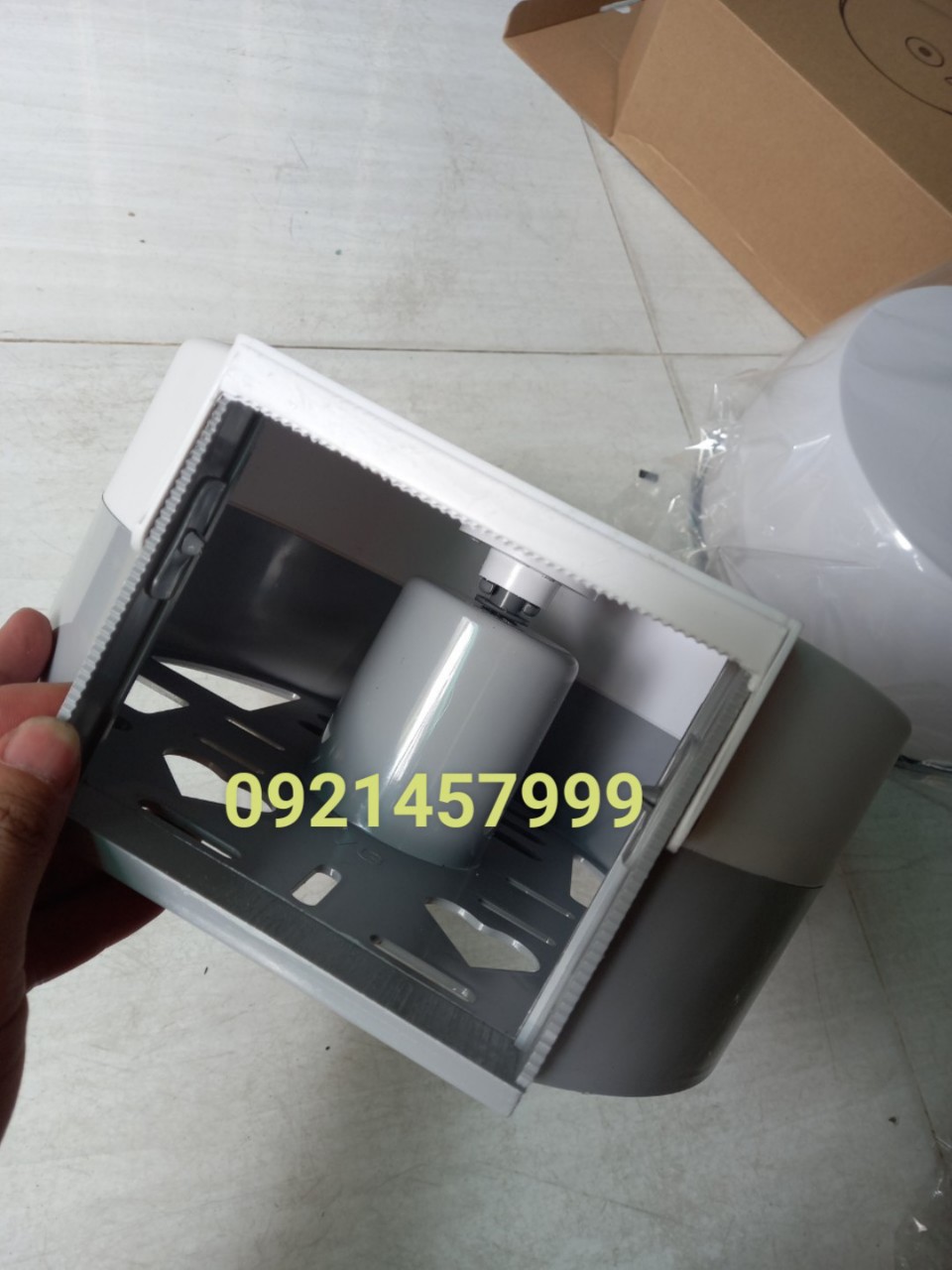 Hộp đựng giấy vệ sinh cuộn lớn - trắng