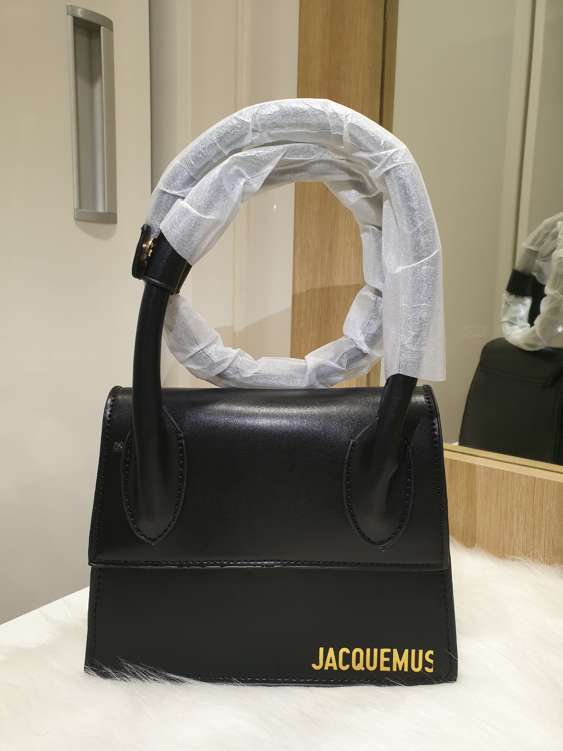 Túi Xách Thời Trang Nữ Jacquemus Quai Tròn