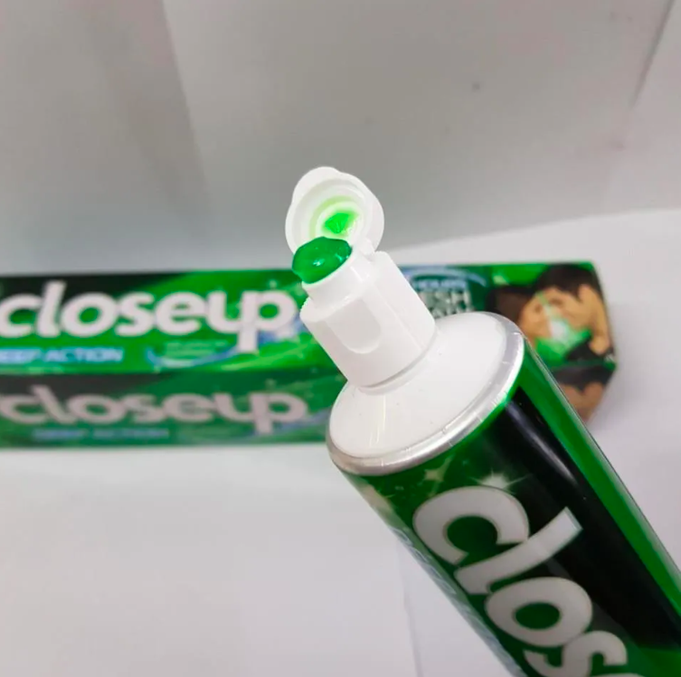 1 Tuýp Kem đánh răng Closeup Thái Lan 160g