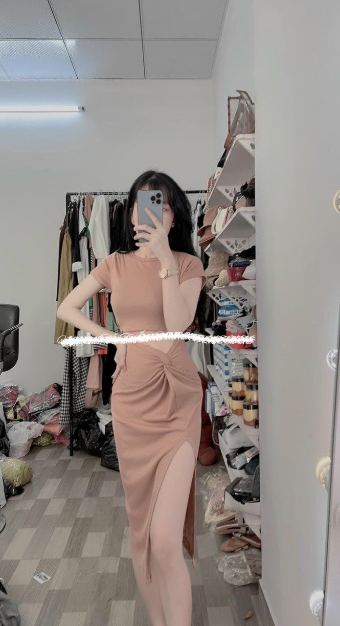 Đầm body tay ngắn khoét eo xẻ tà hot