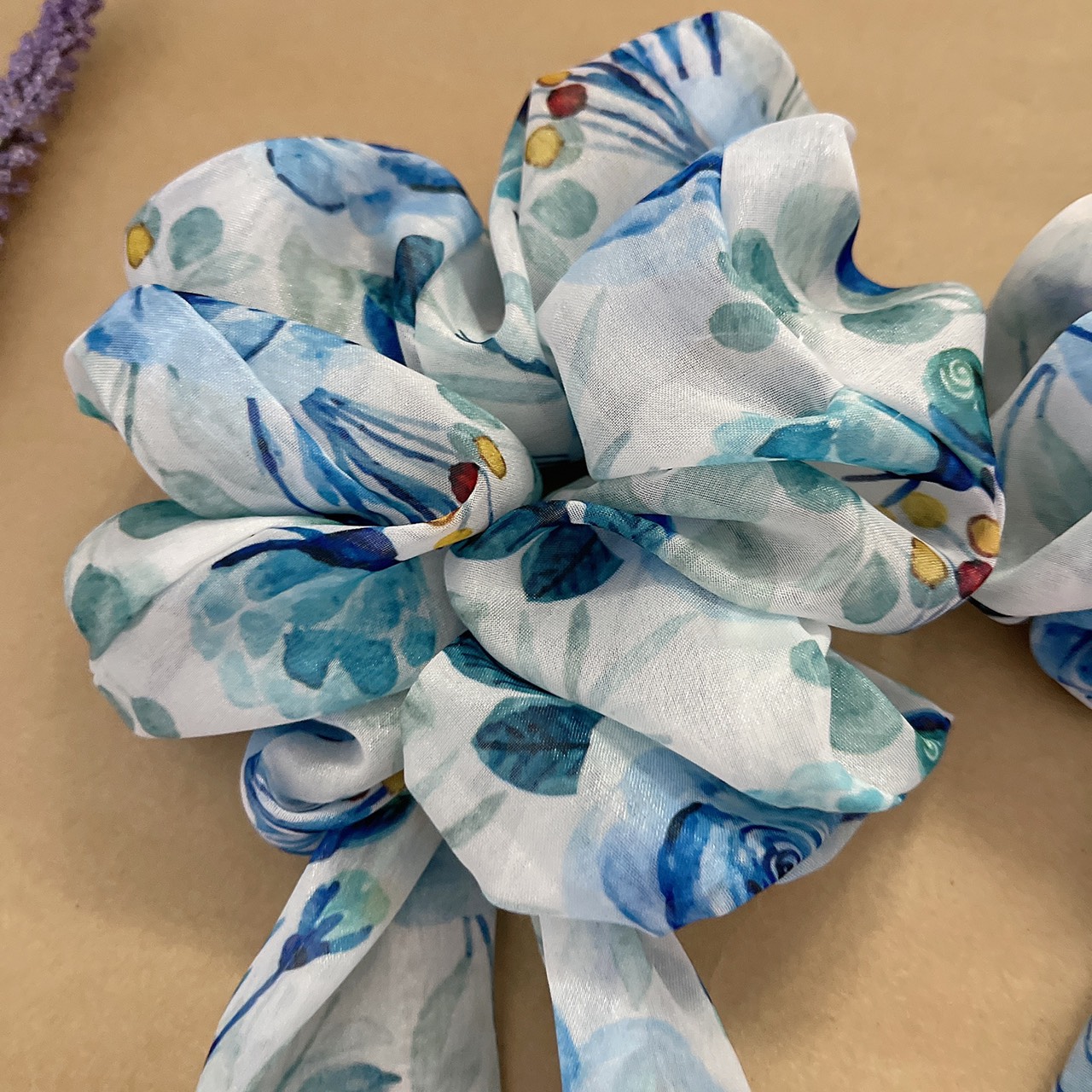 Scrunchies- đồ cột tóc nữ họa tiết hoa Hồng xanh