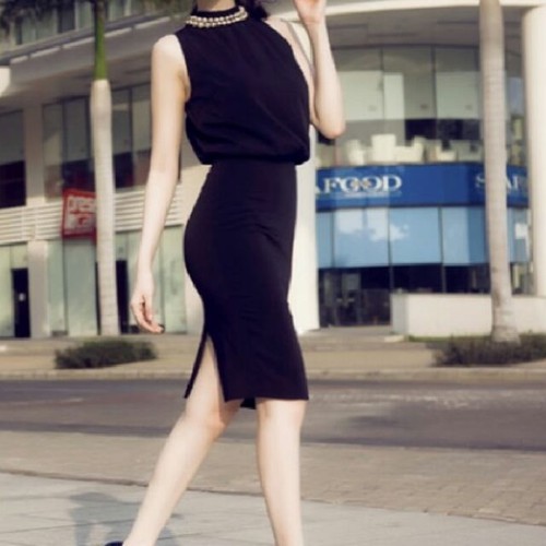Chân váy bút chì dáng ngắn xẻ sau  công sở