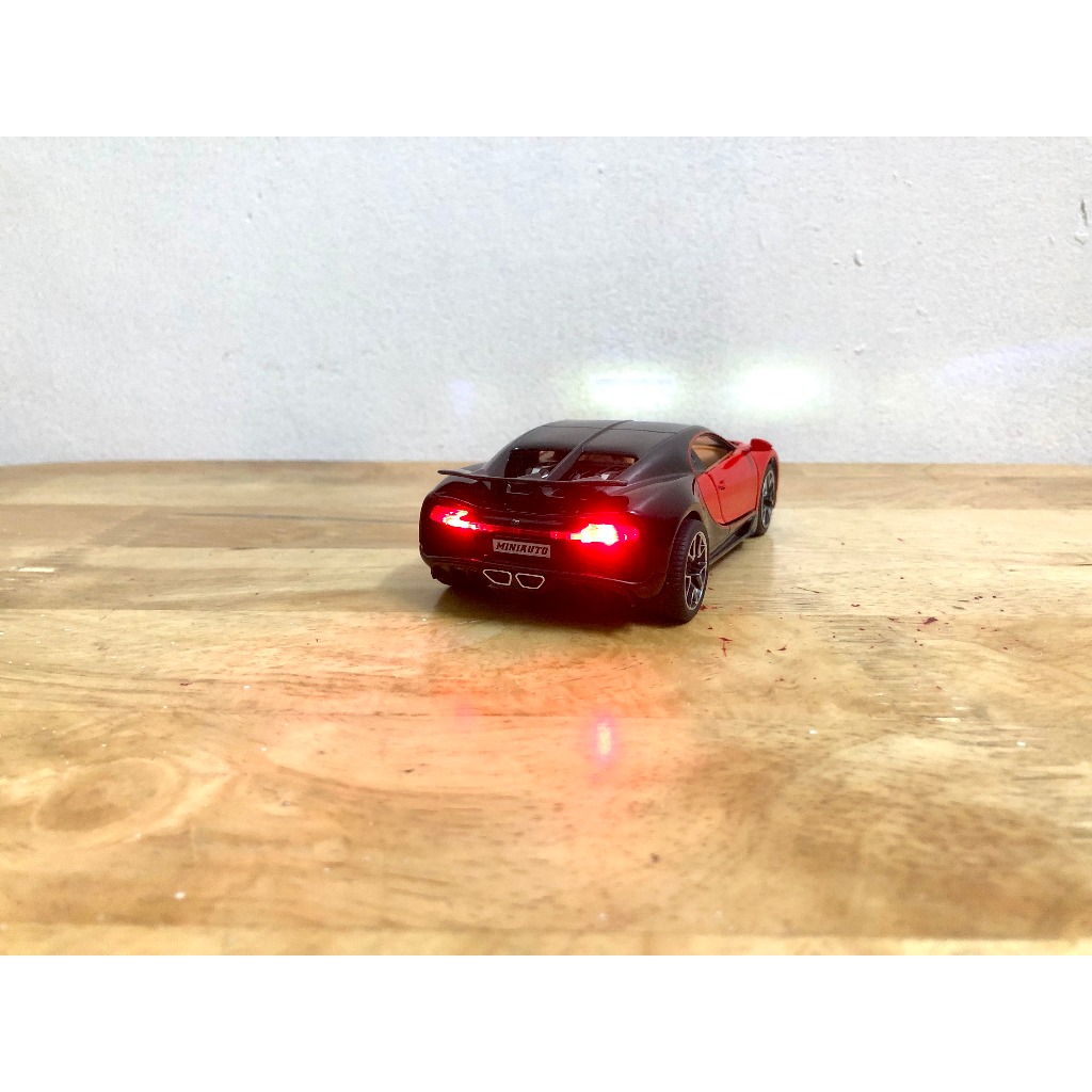 Mô hình xe Bugatti Chiron Pur Sport _ Tỷ lệ 1:32