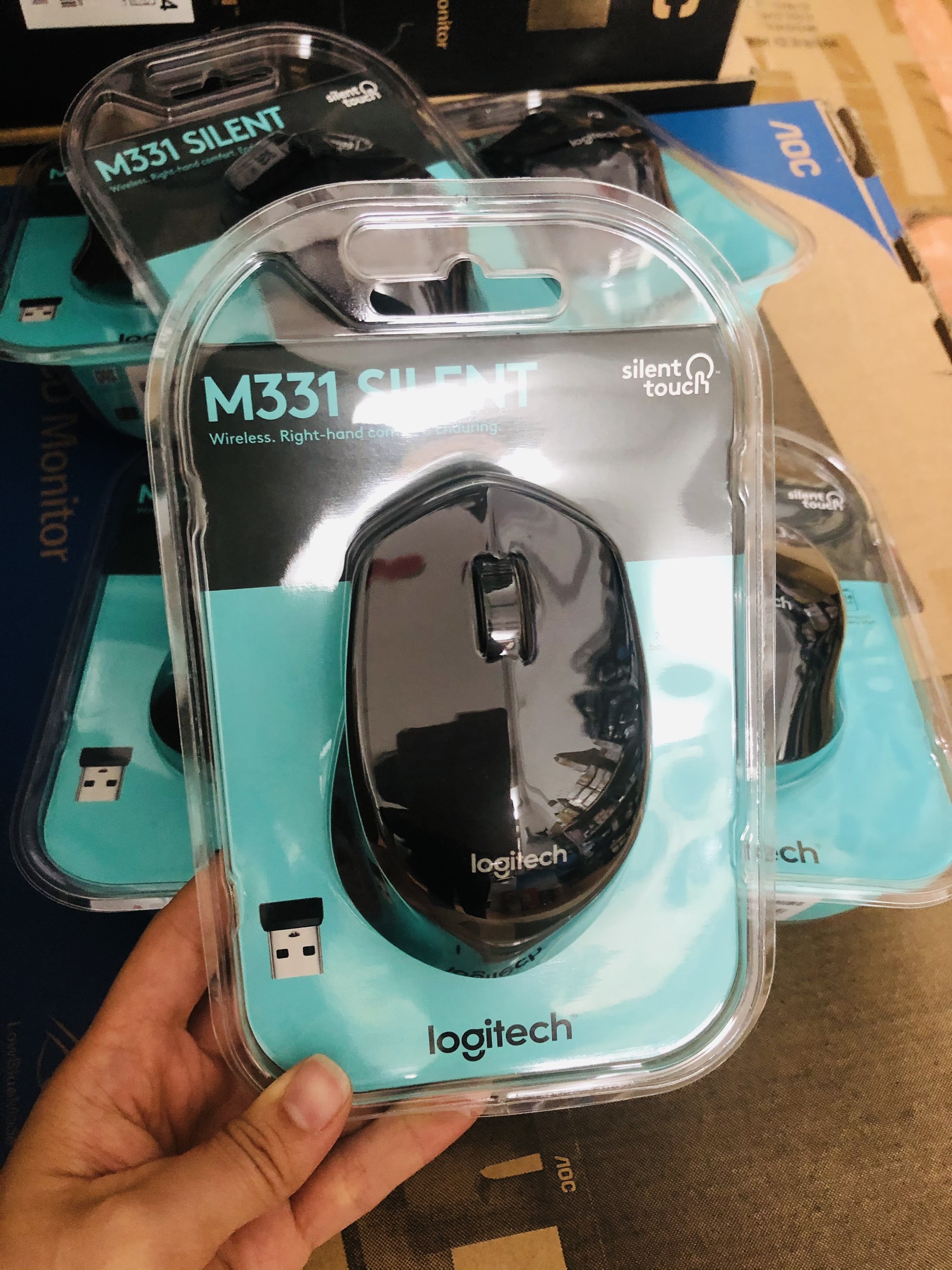 Chuột không dây Logitech M331 Silent - Màu Đen