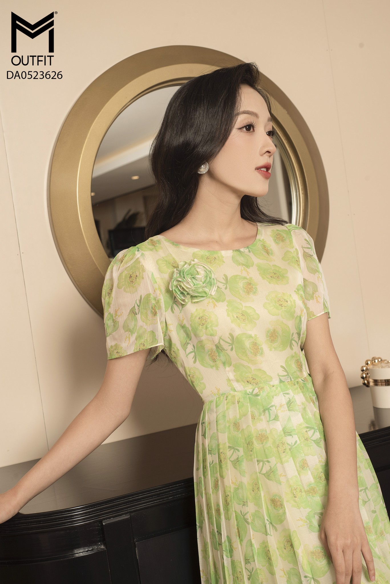 ĐẦM XẾP LY, NƠ NGỰC
