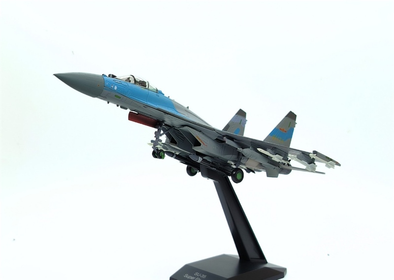 Mô hình máy bay SU35 tỷ lệ 1/100