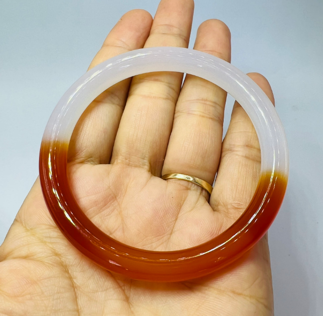 ( MẪU SIÊU HOT ) Vòng tay đá mã não tròn trắng phối đỏ siêu đẹp,đủ side,hàng thực tế,có tư vấn.