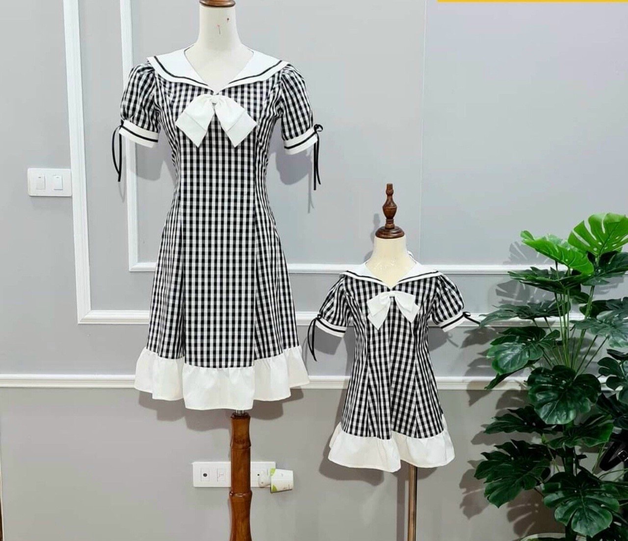 Đầm mẹ bé caro sọc phối nơ