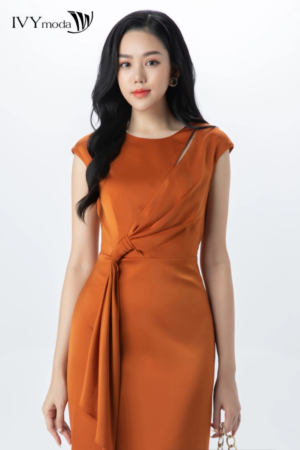 Đầm lụa phối nút buộc IVY moda MS 48M7487