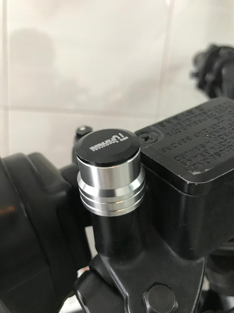 Ốc chân gương xe máy nút bịt chân gương xe