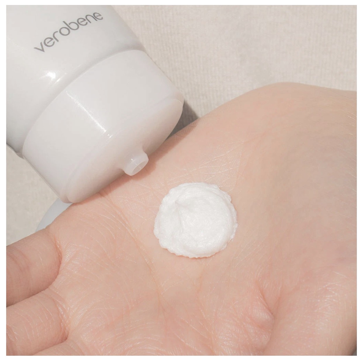 Sữa rửa mặt Collagen Verobene - Hàn Quốc