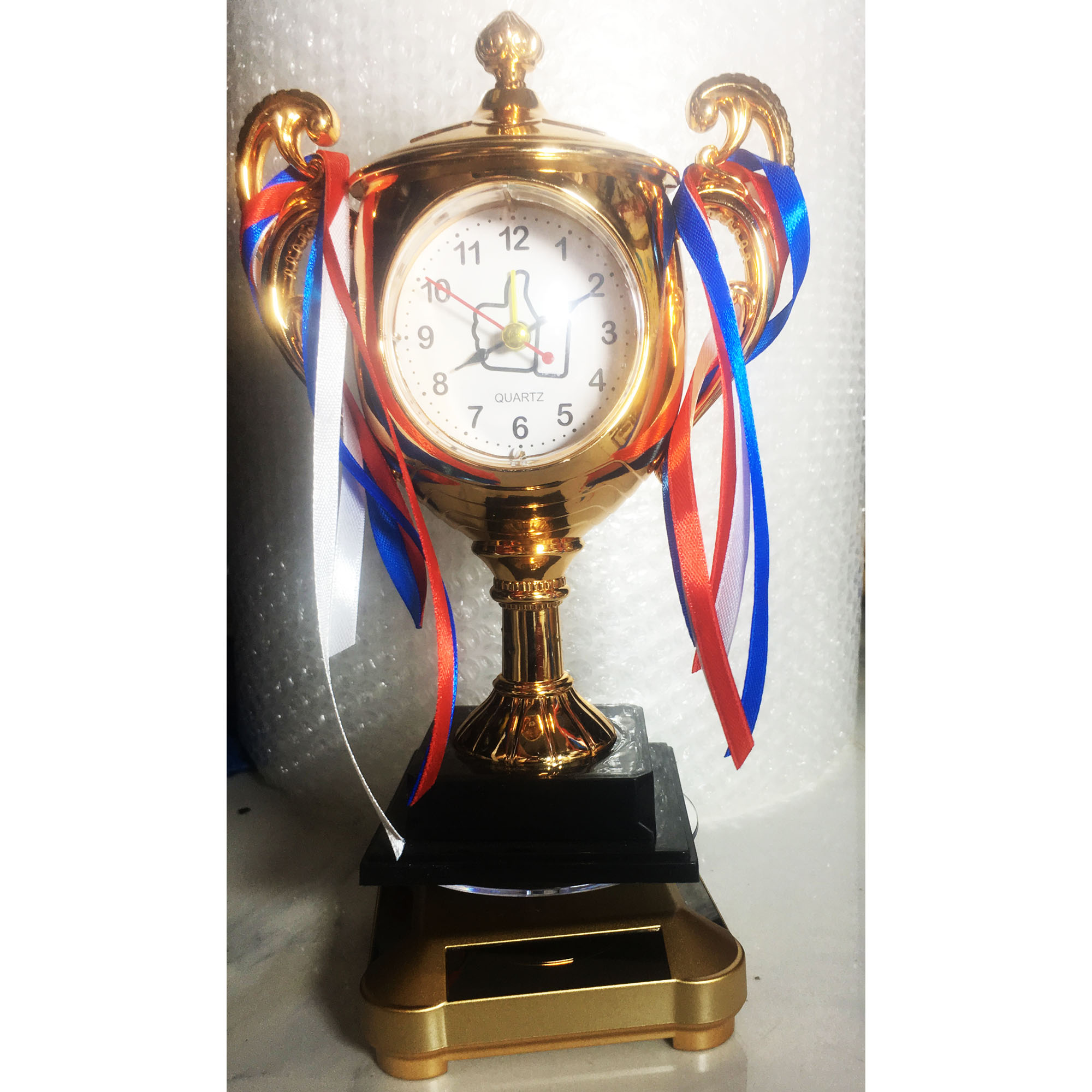 Đồng hồ để bàn, có báo thức hình Cúp Vàng Art Clock