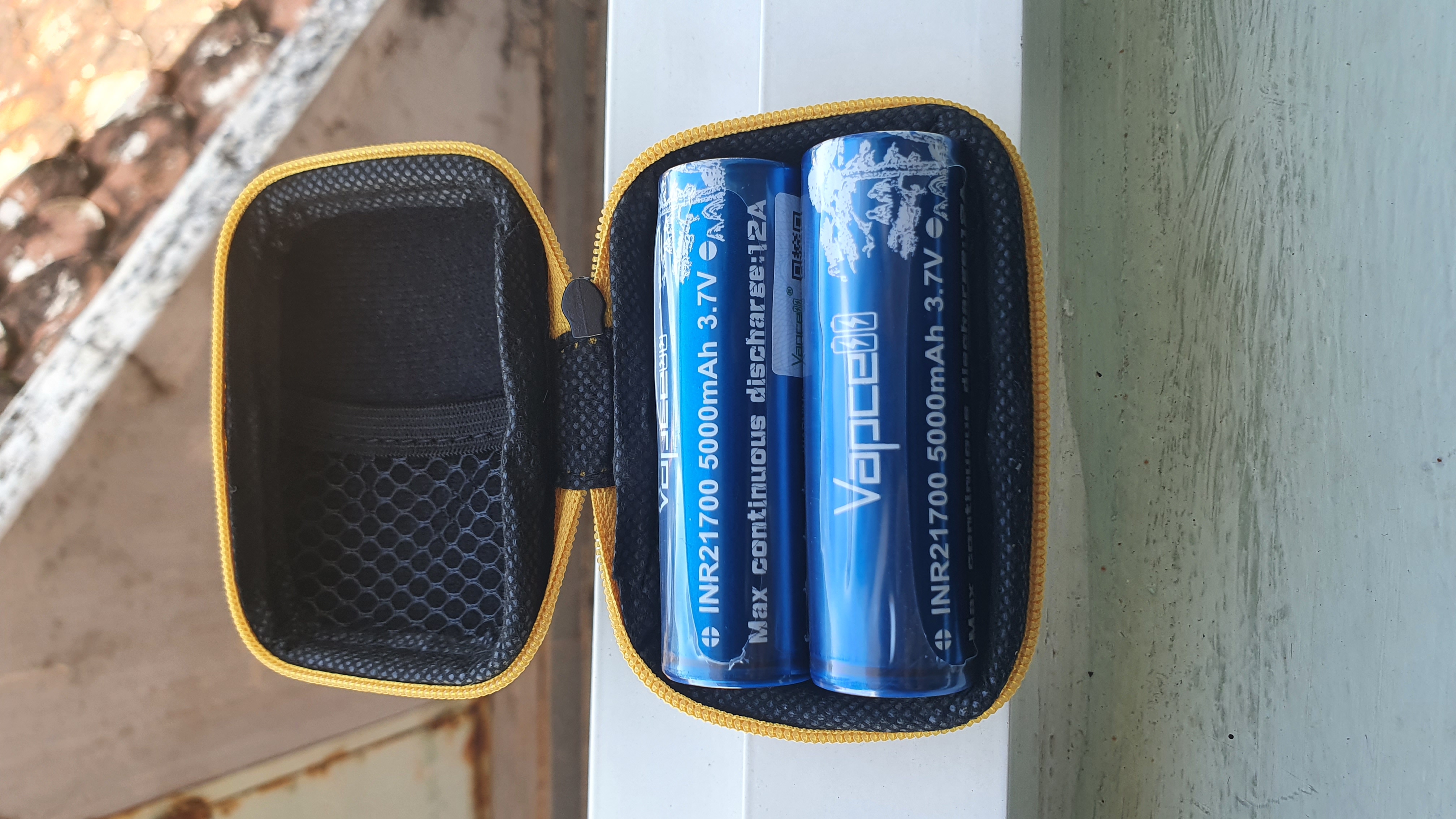 2 Pin Vapcell 21700 5000mAh-12A