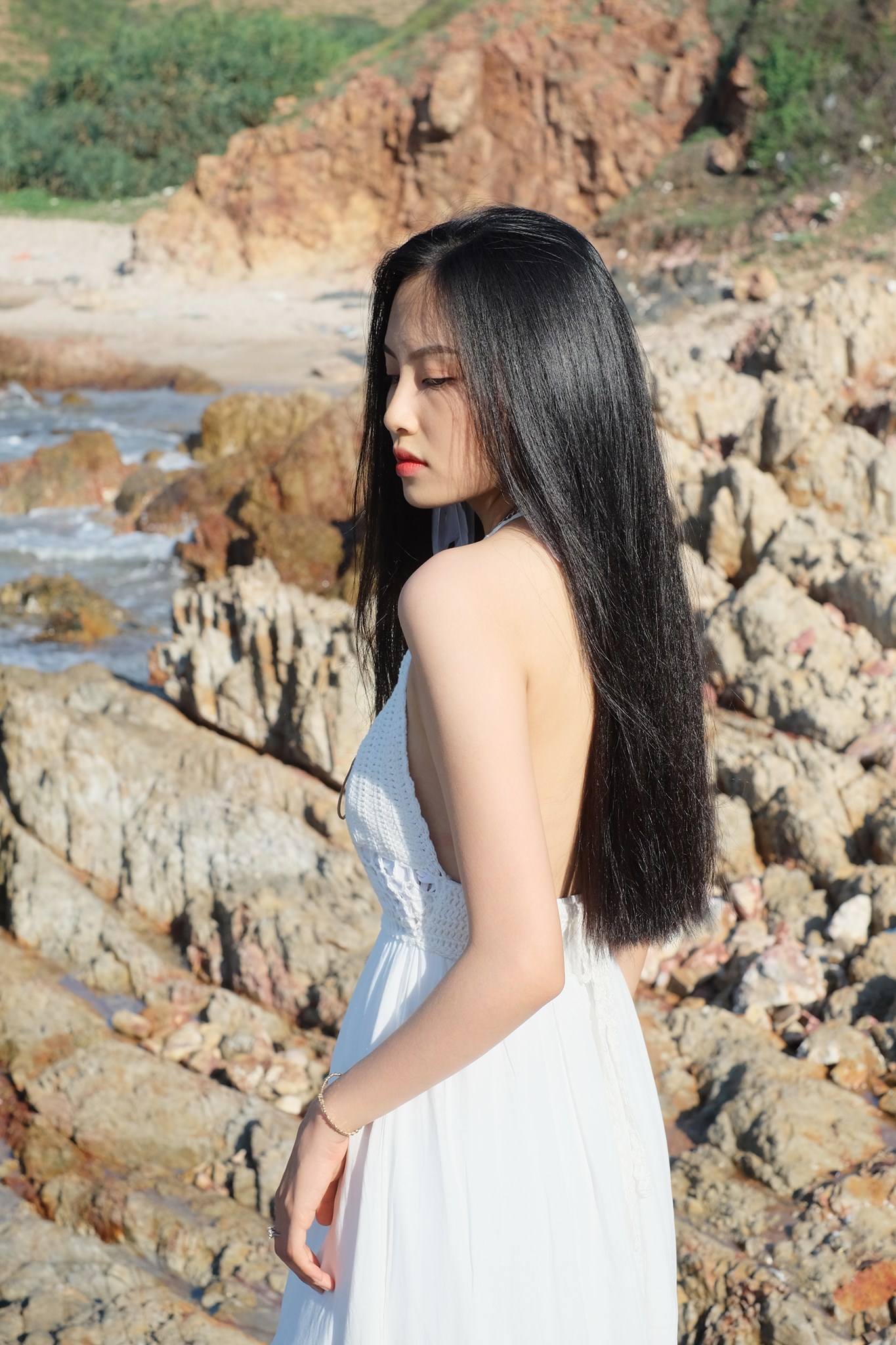 MORI - Đầm maxi yếm móc len